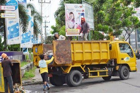 Pj Walikota Pekanbaru Desak Lelang Pengangkutan Sampah Segera Dilaksanakan