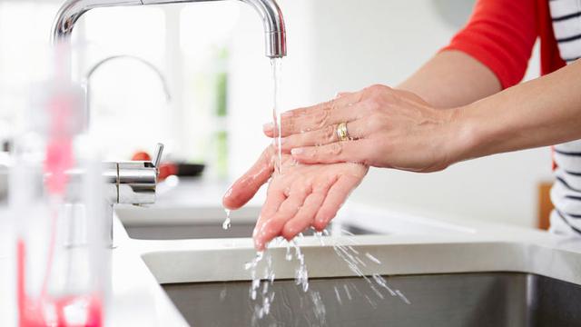 Pastikan Kamu Langsung Cuci Tangan Setelah Memegang 7 Benda Ini Ya!