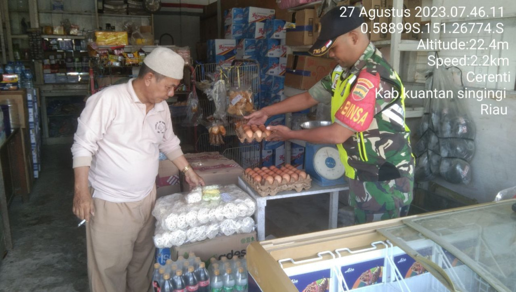 Pantau Ketersediaan Sembako Di Wilayah Binaannya, Setiap Hari di Laksanakan Oleh Babinsa Koramil 06/Cerenti Kodim 0302/Inhu Serda Dumen Siregar
