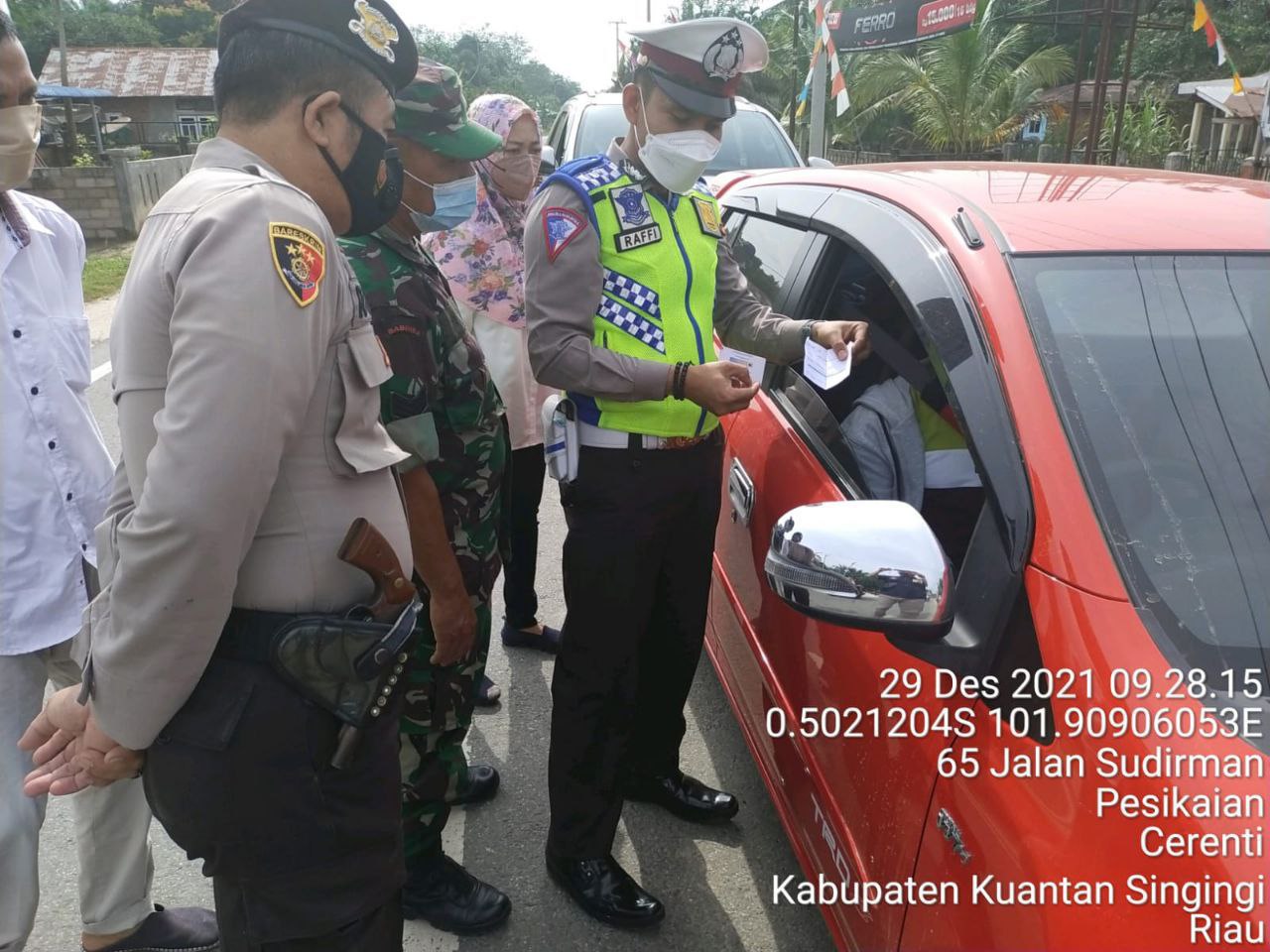 Babinsa Koramil 06/Cerenti Kodim 0302/Inhu Laksanakan Pengamanan POS Nataru Perbatasan Kuansing