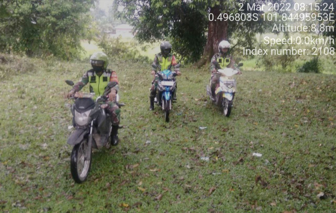 Untuk Mencegah Karlahut, Babinsa Koramil 06/Cerenti Kodim 0302/ Inhu Laksanakan Patroli Untuk Cegah Kebakaran Hutan Dan Lahan