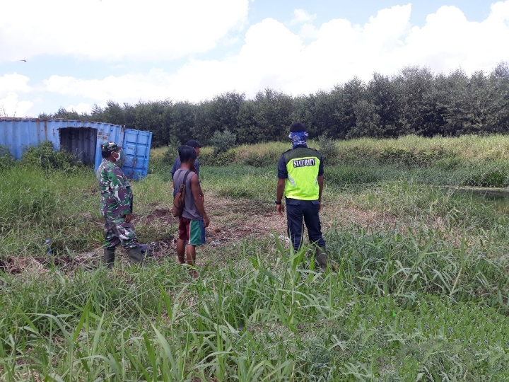 Jaga Wilayah dari Karlahut, Babinsa Lalang Kabung Maksimalkan Patroli Rutin