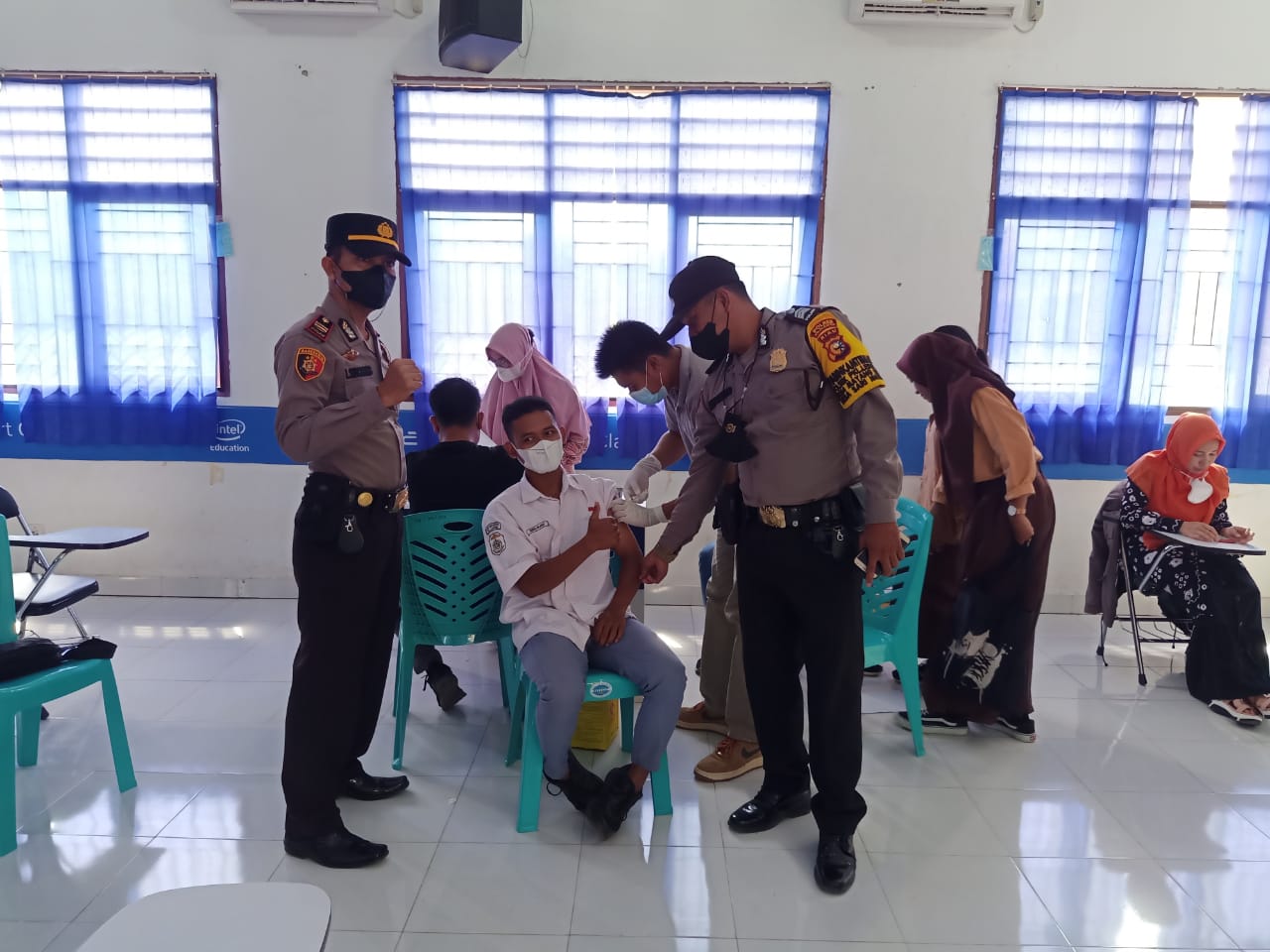 Polsek Pangkalan Lesung dan Puskesmas Gelar Vaksinasi untuk Pelajar