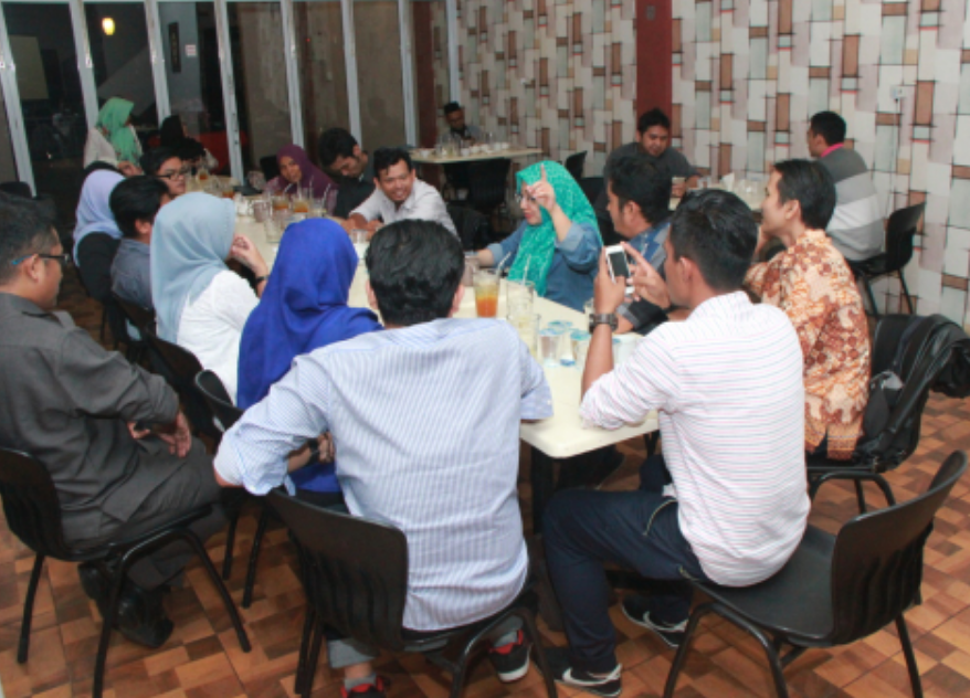 Buka Bersama, Begini Keakraban Senator Asal Riau Intsiawati Ayus dengan Wartawan