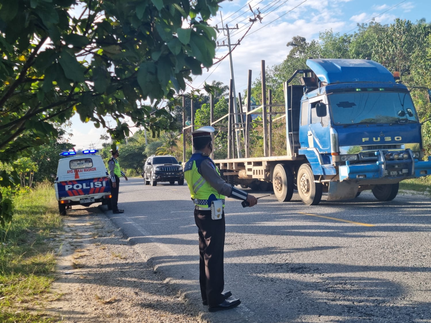 Polsek Pangkalan Kuras Atur Lalu Lintas di Wilayah Desa Kemang