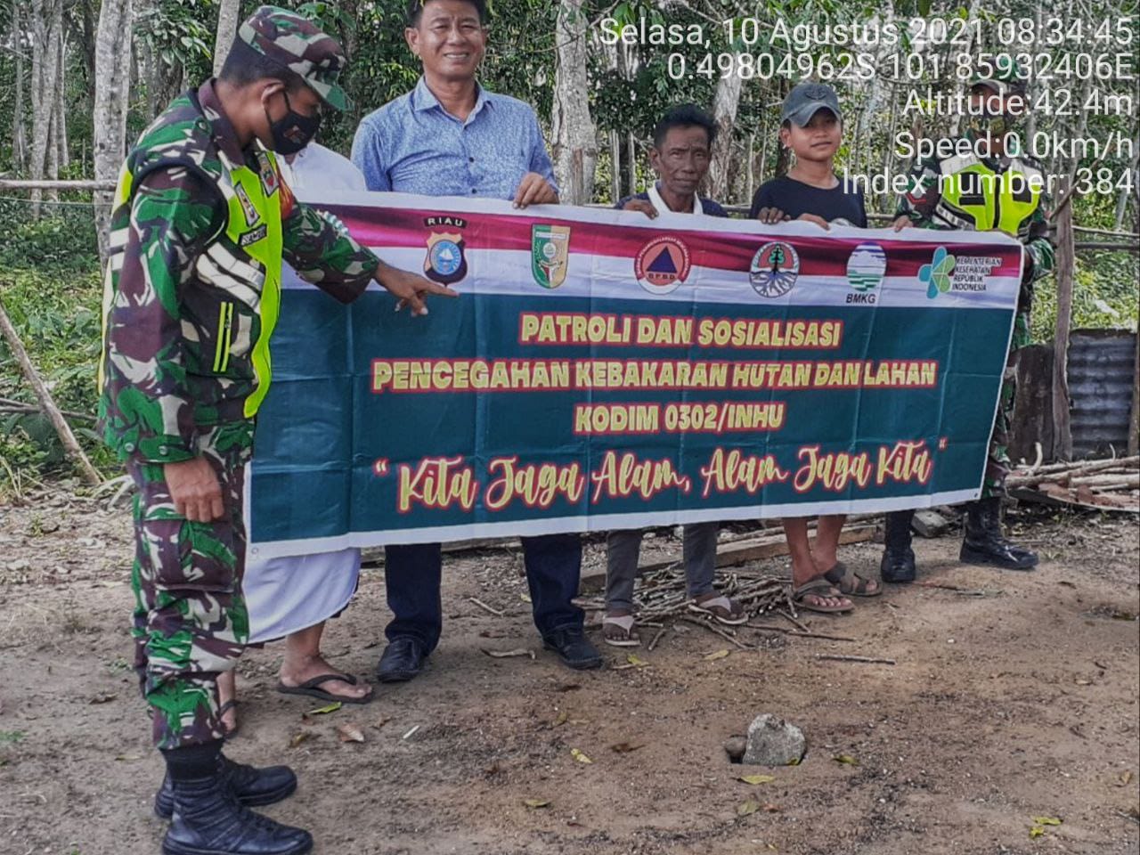 Upaya Cegah Karhutlah Babinsa Koramil 06/Cerenti Kodim 0302/ Inhu, Serda Samrin Laksanakan Patroli Untuk Cegah Kebakaran Hutan Dan Lahan