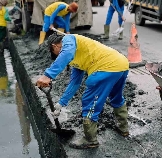 PUPR Pekanbaru Intensifkan Pembersihan Drainase untuk Cegah Banjir