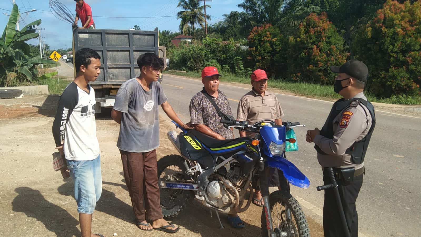 Kapolsek Ukui Imbau Masyarakat Terapkan Prokes Meski Sudah Vaksin