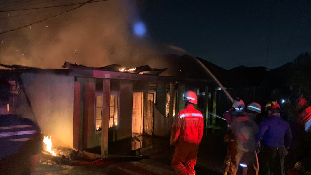 Dua Rumah di Pekanbaru Terbakar, Seorang Lansia Meninggal Dunia, Kerugian Ratusan Juta