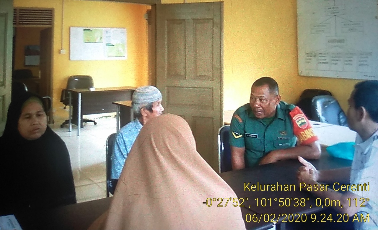 Wujudkan Kedekatan Dengan Masyarakat,Babinsa Koramil 06/Cerenti Dim 0302/Inhu Gelar Komsos.