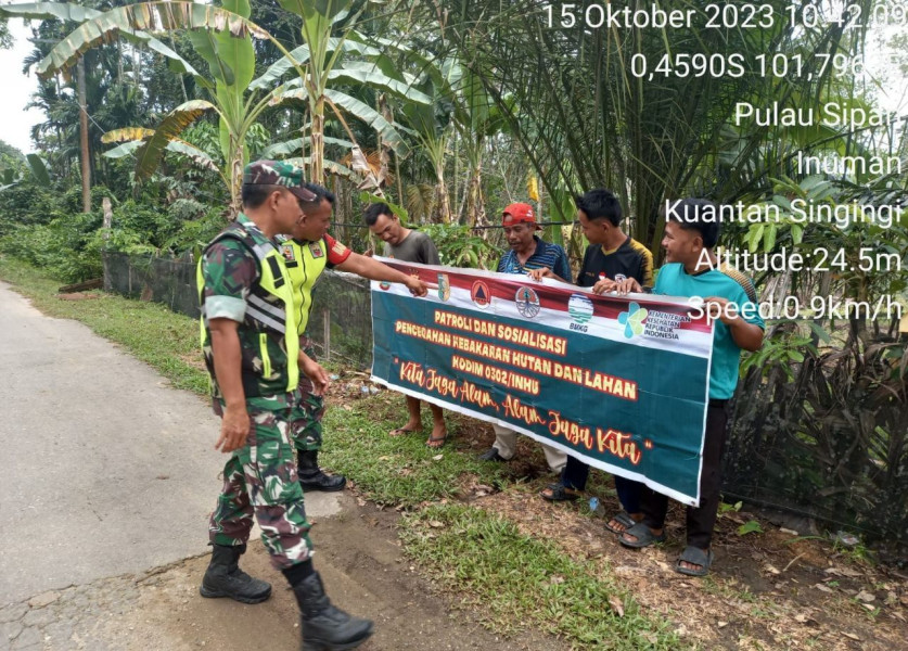 Babinsa Koramil 06/Cerenti Kodim 0302/Inhu Laksanakan Patroli Dan Sosialisasi Secara Rutin Disaat Cuaca Panas di Desa Pulau Sipan