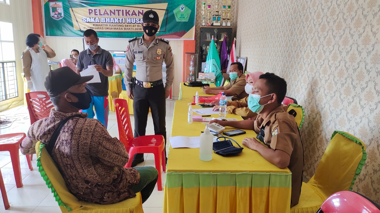 Tak Kenal Lelah, Polsek Ukui Bersama Petugas Puskesmas Gelar Vaksinasi Setiap Hari