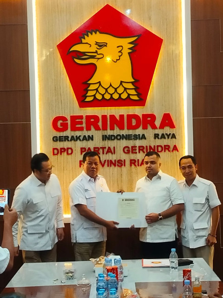 Terima Surat Tugas Sebagai Calon Bupati Kuansing Dari Gerindra;  Suhardiman Akan Optimalkan Seluruh Kekuatan