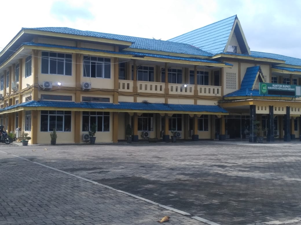 Lampu di Kantor Bupati Meranti Menyala Hingga Siang Hari