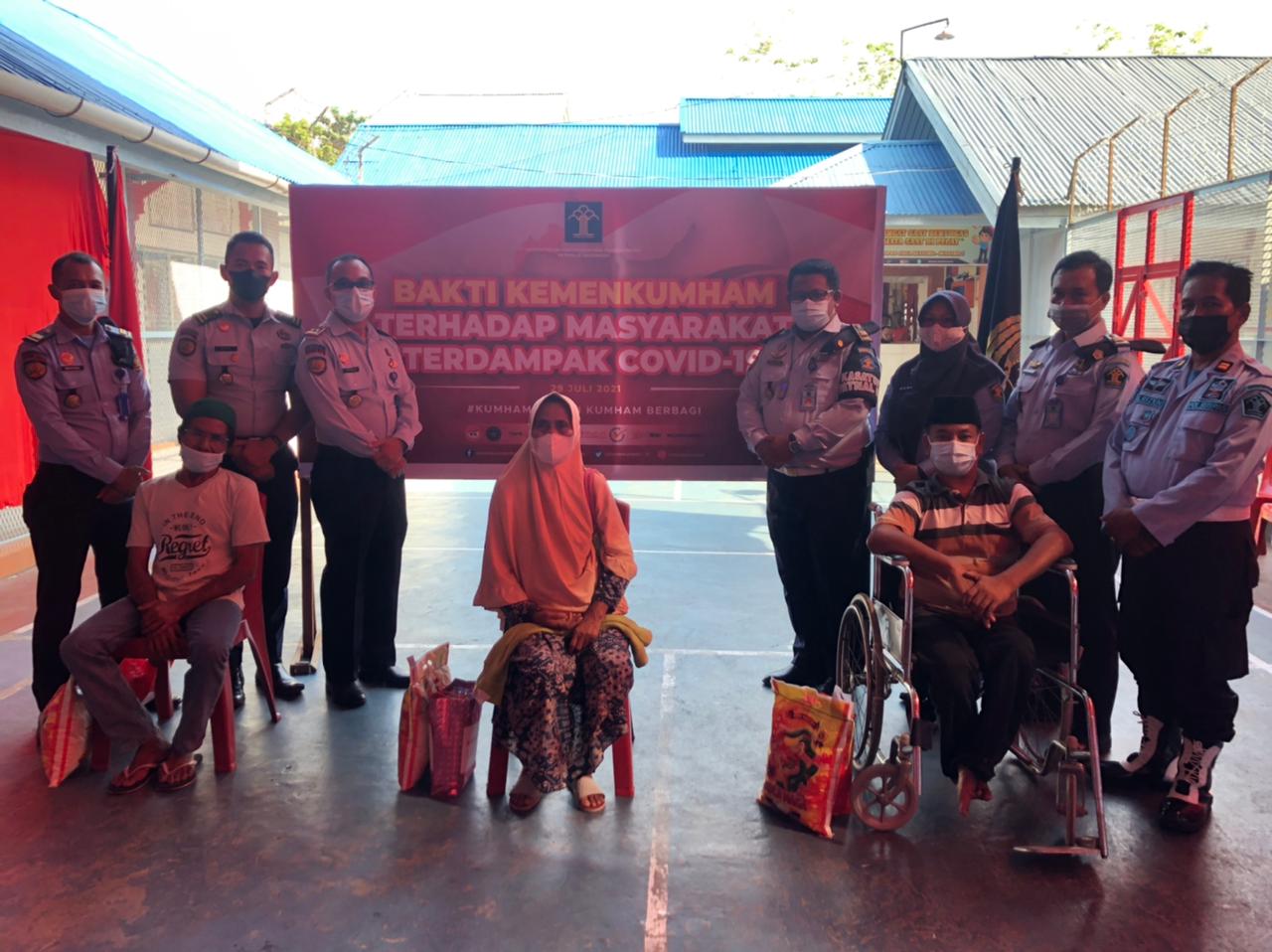 Lapas Kelas IIB Teluk Kuantan Berbagi Sembako Dalam Tajuk #KumhamPeduli