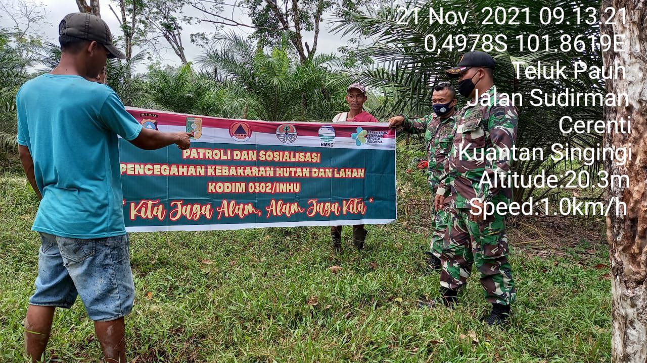 Serka M. Amin Anggota Babinsa Koramil 06/Cerenti Kodim 0302/Inhu Cegah Karlahut Sosialisasi di Teluk Pauh Kecamatan Cerenti Kabupaten Kuansing