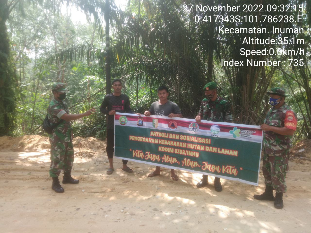 Babinsa Koramil 06/Cerenti Kodim 0302/Inhu Laksanakan Patroli Untuk Cegah Kebakaran Hutan Dan Lahan di Desa Koto Inuman Kecamatan Inuman 