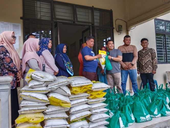 Peduli Masyarakat Miskin, dan Terdampak Bencana Alam, H Abdul  Wahid Anggota DPR RI Fraksi PKB Berikan Bantuan Sembako di Kuansing