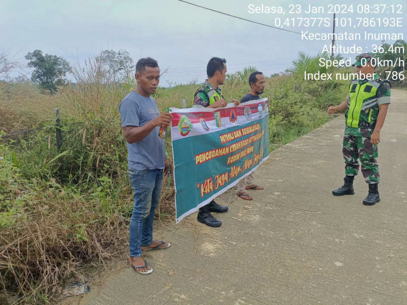 Di Desa Lebuh Lurus Kecamatan Inuman Babinsa Koramil 06/Cerenti Kodim 0302/Inhu Sosialisasi Pencegahan Kebakaran Hutan Dan Lahan