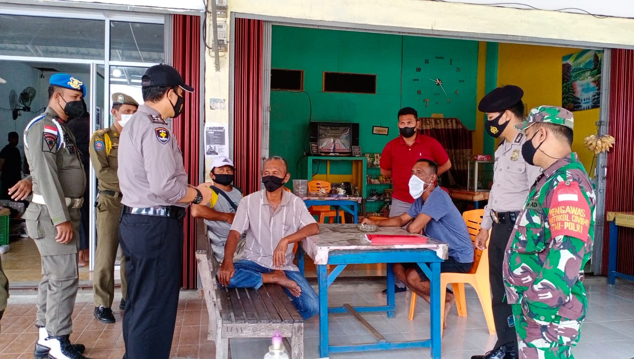 Operasi Yustisi Gabungan, Polsek Pangkalan Kerinci Lakukan Tindakan Kepada Pelanggar Prokes
