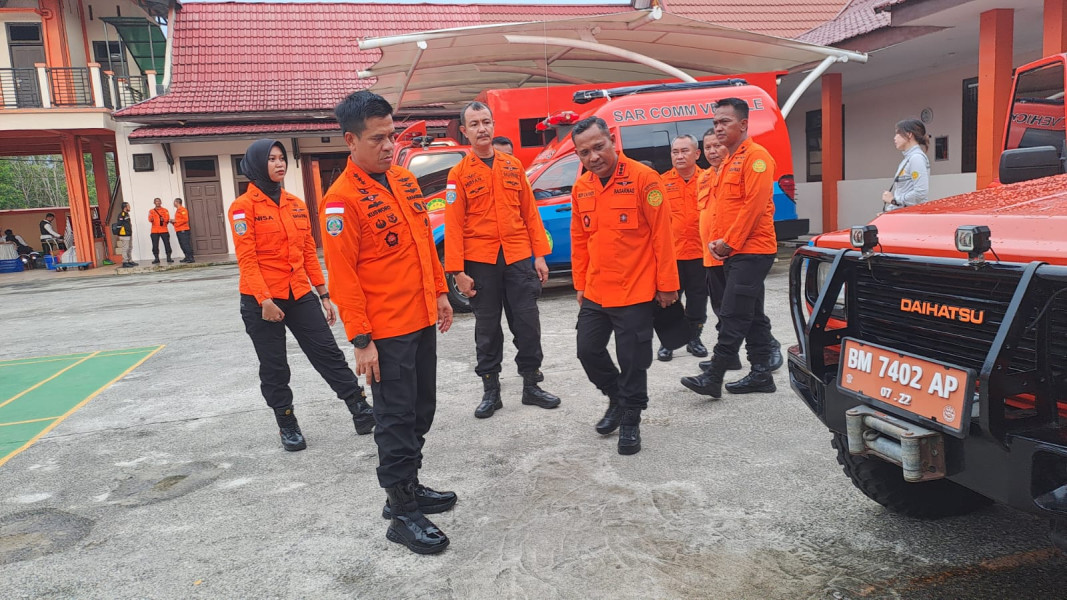 Kunjungi SAR Pekanbaru, Kabasarnas Cek Alat Dan Kesiapan Personil