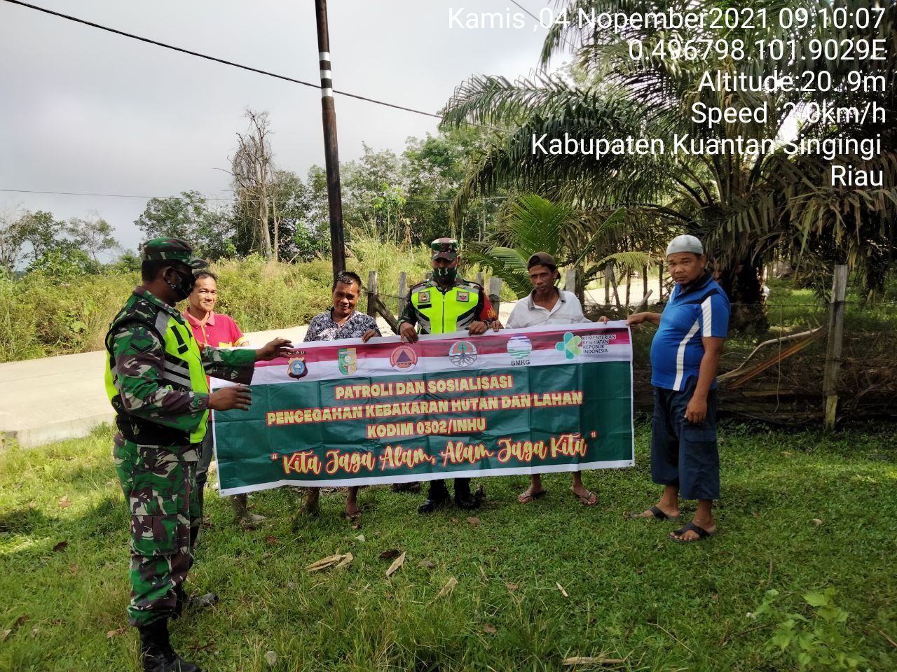 Serda Juanda Babinsa Koramil 06/Cerenti Dim 0302/Inhu Gelar Patroli Dan Sosialisasi Pencegahan Karhutla