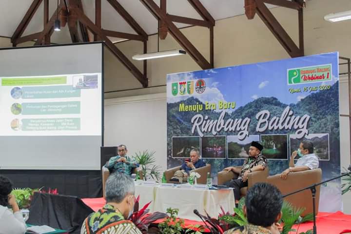 Menuju Era Baru Rimbang Baling, Bupati Kuansing H. Mursini Ikuti Webimar.