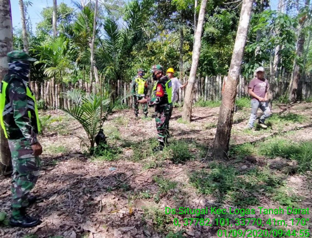 Babinsa Koramil 07/Kuantan Hilir Dim 0302/Inhu Serda Ardiman Johari Patroli Karhutla Di Desa Situgal