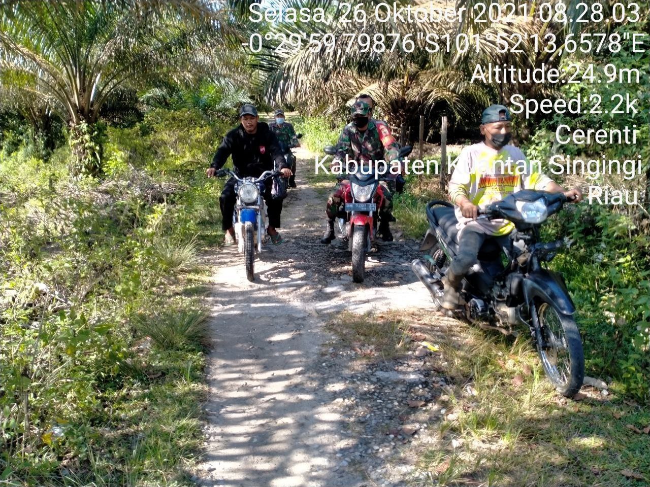 Tingkatkan Pengawasan Karlahut, Babinsa Koramil 06/ Cerenti Kodim 0302/ Inhu Laksanakan Patroli Dan Sosialisasi Kepada Masyarakat Pesikaian