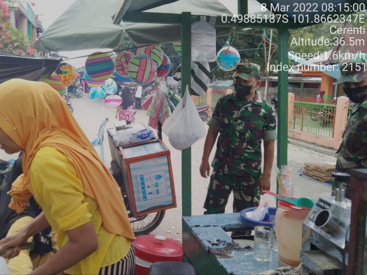 Babinsa Koramil 06/Cerenti Kodim 0302/Inhu Berikan Sosialisasi Serta Himbauan Kepada Warga Agar Patuhi Prokes Covid-19 di Kecamatan Cerenti