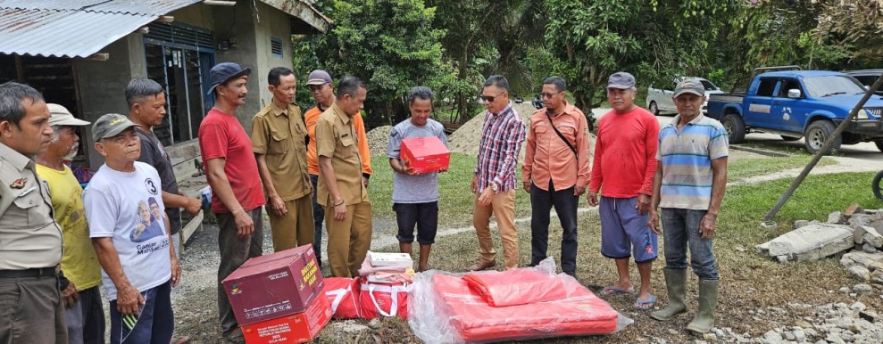 Camat Antarkan Bantuan Bupati Untuk Korban Kebakaran di Geringging Baru;  Baznas Janji Sepekan Tentukan Bantuan