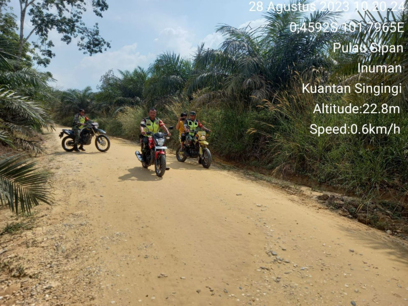 Babinsa Koramil 06/Cerenti Kodim 0302/Inhu Berikan Sosialisasi Dan Patroli Tentang Pencegahan Karhutla Diwilayah Binaan