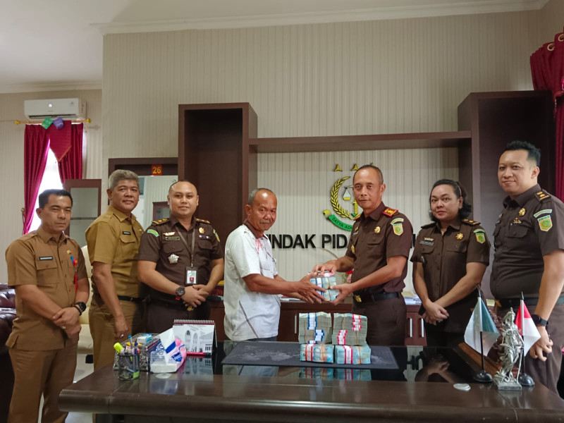 Kejari Kuansing Terima Pengembalian Keuangan Negara Terkait Penyelidikan Dana Bergulir ke Koperasi Rindang Tahun Anggaran 2007