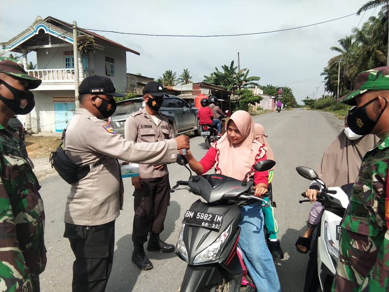 Polsek Kerumutan Terus Ingatkan Warga Agar Terapkan Protokol Kesehatan