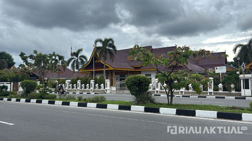 Uang Tunai di Rumah Dinas dan Rumah Pribadi Plt Gubernur Riau SF Hariyanto Disita KPK