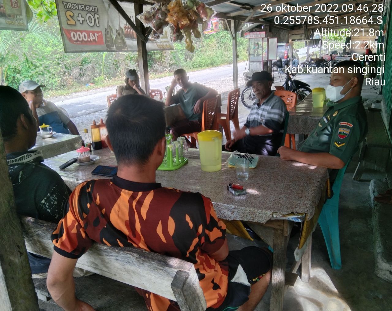 Babinsa Koramil 06/Cerenti Kodim 0302/Inhu Komsos Dengan Warga Binaan Desa Tanjung Medan Kecamatan Cerenti, Pentingnya Untuk Menjaga Protokol Kesehatan