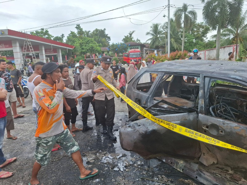 Mobil Avanza Terbakar di SPBU Kuok, Pengemudi Alami Luka Bakar