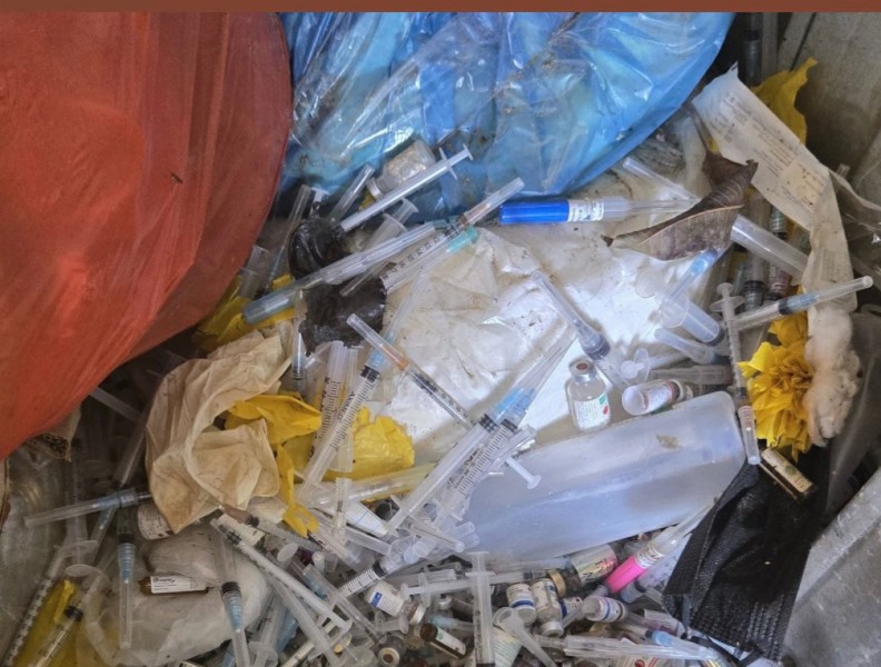 Polresta Pekanbaru Bongkar Penimbunan Ilegal Satu Ton Limbah Medis B3 di Permukiman Warga