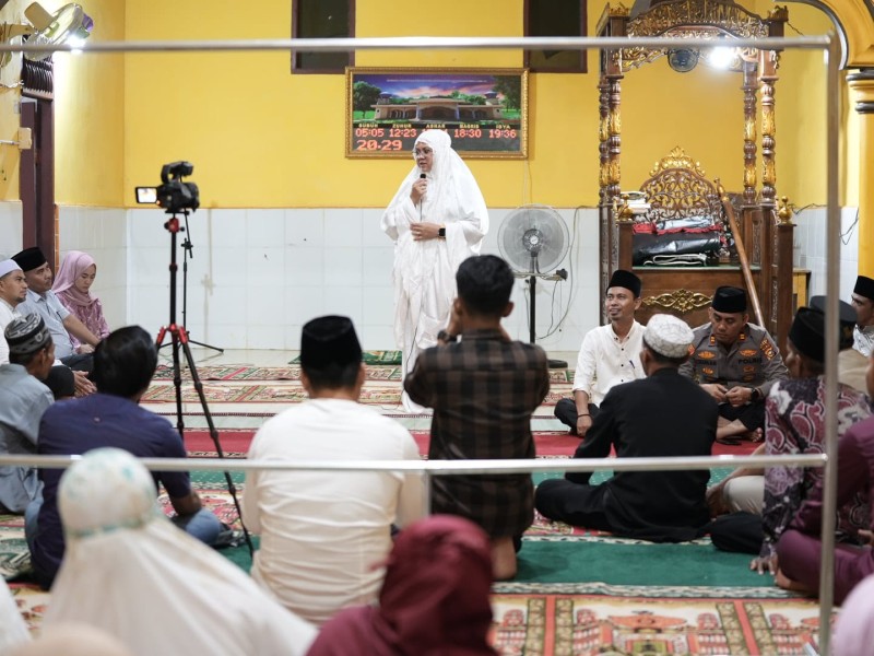 Safari Ramadan di Sabak Auh, Pemkab Siak Salurkan Zakat dan Tekankan Pelayanan Ikhlas