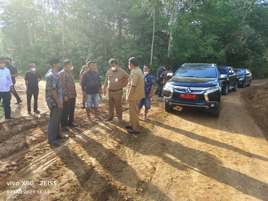 Akses Jalan Warga Trans Ujung Tanjung Rusak Bupati Langsung Perbaiki
