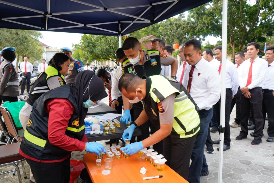 Seluruh Personel Polda Riau Wajib Tes Urine, Irjen Herry: Melindungi Tuah, Menjaga Marwah