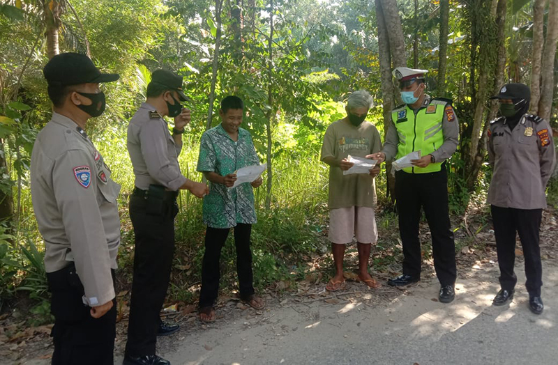 Polsek Pangkalan Kuras Sosialisasi Maklumat Kapolda Riau serta Patroli di Wilayah Rawan Karhutla