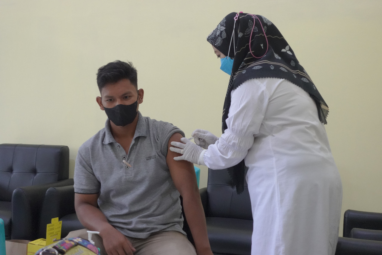 UNIKS Sukses Gelar Vaksinasi Pfizer Dosis Pertama Untuk Calon Wisudawan/Wati