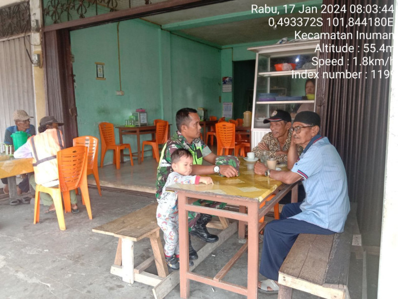 Setiap Hari Kopda Junedi Babinsa Koramil 06/Cerenti Kodim 0302/Inhu  Gelar Komsos di Wilayah Teritorialnya