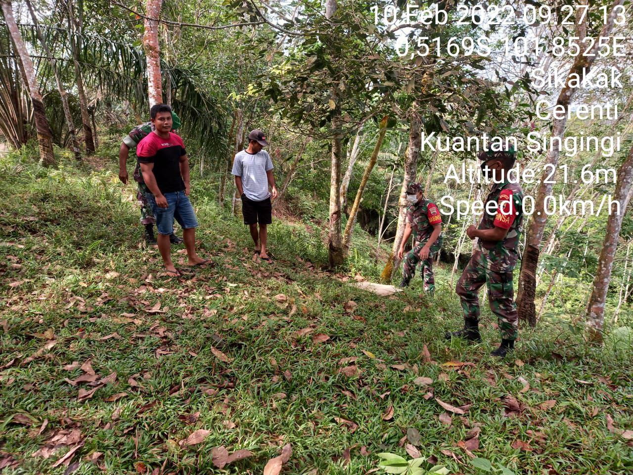 Babinsa Koramil 06/Cerenti Kodim 0302/Inhu Cegah Dini Terus Lakukan Sosialisasi Kepada Warga Dan Patroli Antisipasi Karlahut Di Wilayah Teritorialnya