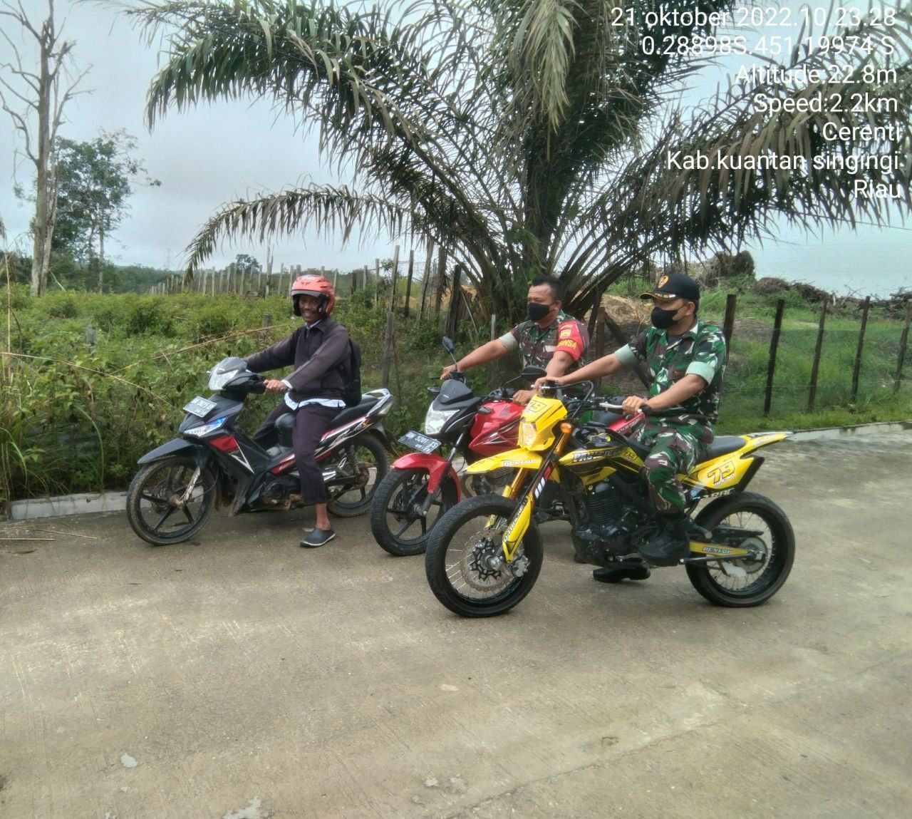 Setiap Hari Laksanakan Pengawasan Karlahut, Babinsa Koramil 06/ Cerenti Dim 0302/ Inhu Patroli dan Sosialisasi Kepada Masyarakat