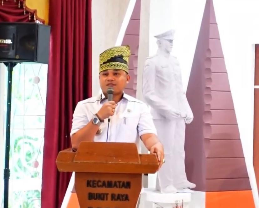 Camat Bukit Raya Pimpin Evaluasi Kinerja Tahun 2023 untuk Tingkatkan Pelayanan