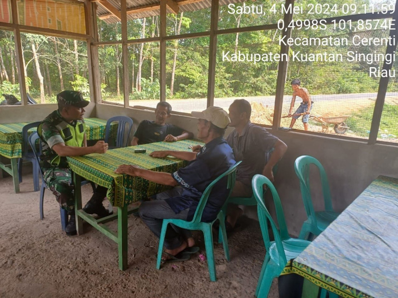 Babinsa Koramil 06/Cerenti Kodim 0302/Inhu Laksanakan  Komsos Di Desa Pulau Jambu Kecamatan Cerenti