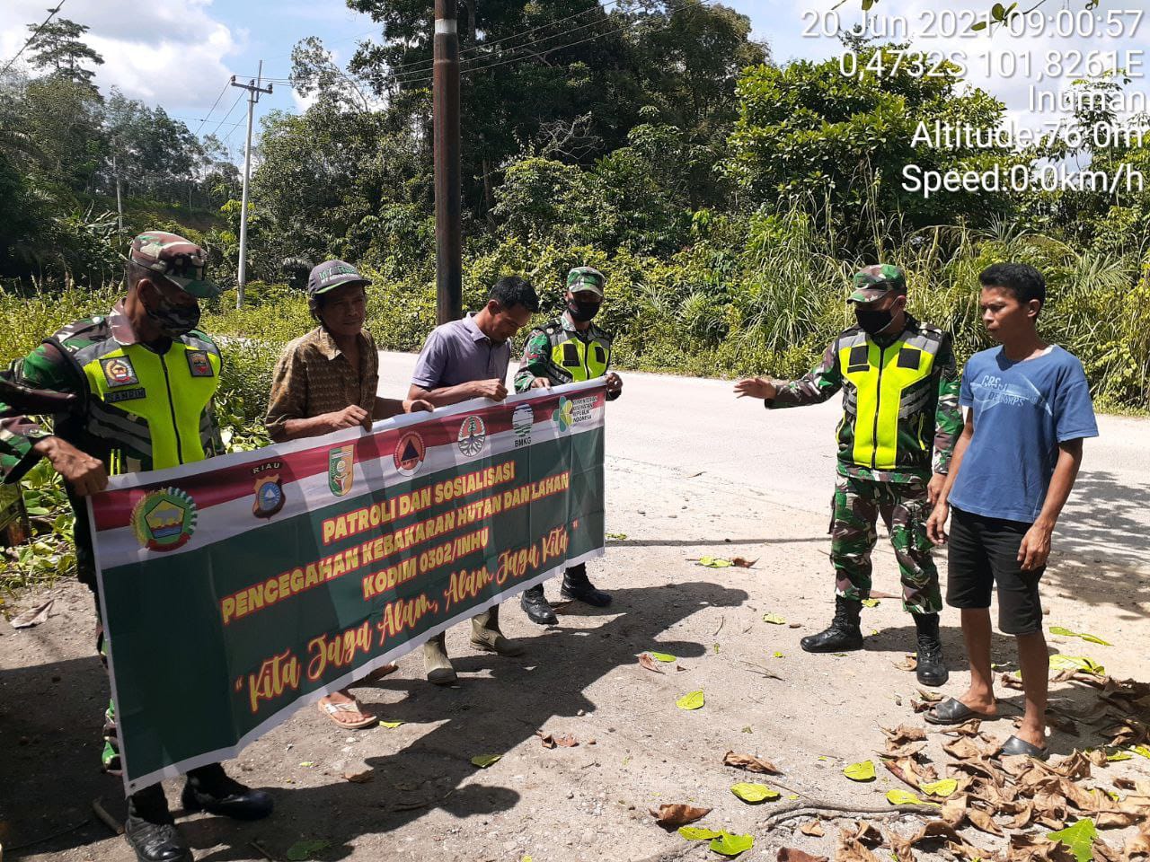 Angggota Koramil 06/Cerenti Terus  Sosialisasikan Dan Patroli Tentang Bahaya Karhutla Di Wilayah Binaannya