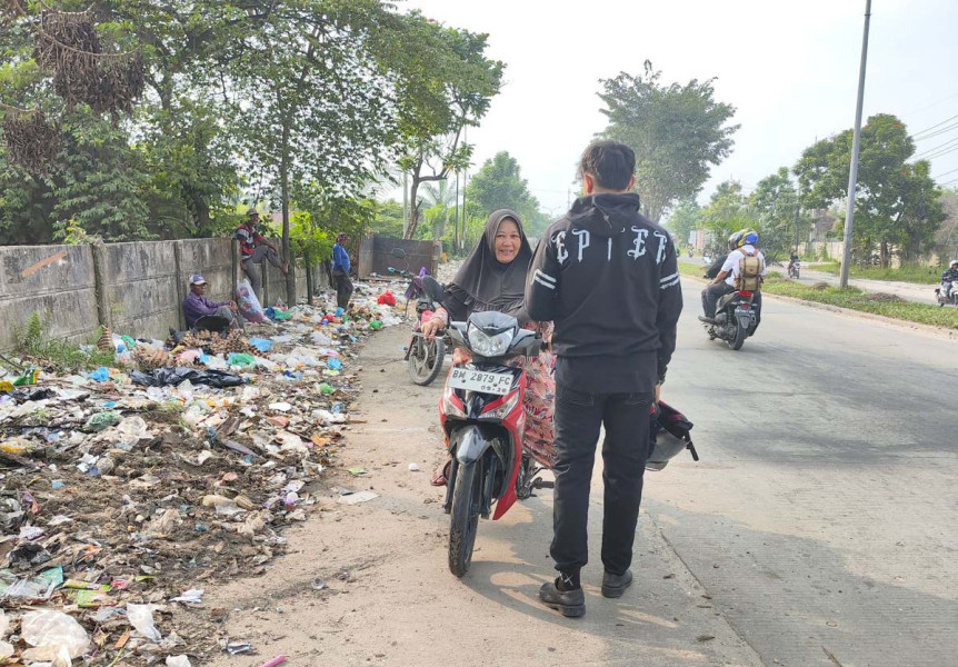 Tim Penegakan Hukum DLHK Pekanbaru Beri Teguran kepada Warga yang BUang Sampah di TPS Ilegal